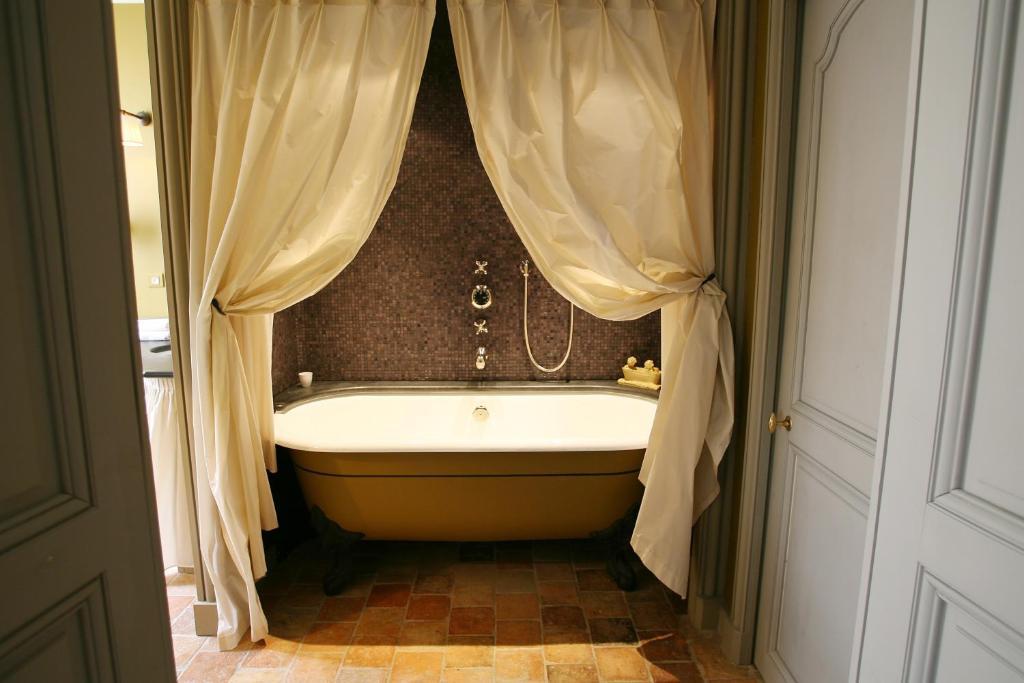 Relais Et Chateaux Michel Trama Puymirol Ruang foto